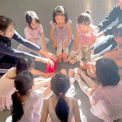 のびのびモダンバレエ〈キッズ〉